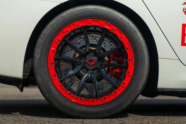 Découverte sur la Longévité des Pneus de Véhicules Électriques : Quelle Vérité se Cache Derrière ?